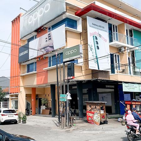 Karins Guesthouse Syariah Redpartner บันดุง ภายนอก รูปภาพ