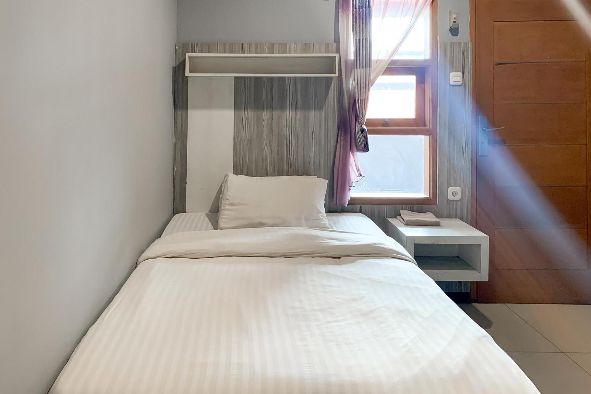 Karins Guesthouse Syariah Redpartner บันดุง ภายนอก รูปภาพ